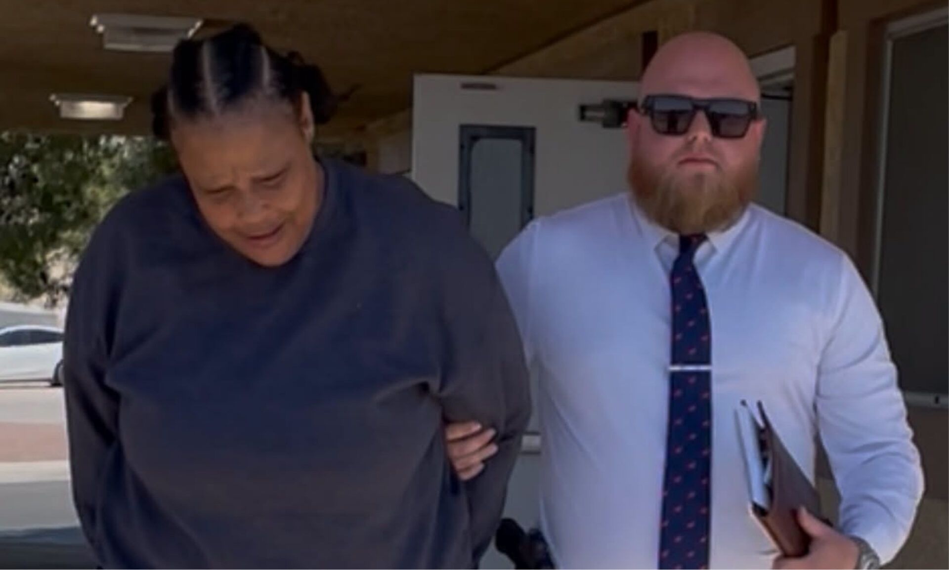 Authorities say 36-year-old Alyse Brown turned herself in Tuesday in connection with the January shooting death of 27-year-old Jessie Moore in Barstow. Brown was later booked into the High Desert Detention Center on a murder charge. Read the full article at VVNG.com. #Barstow #VVNG #Homicide
